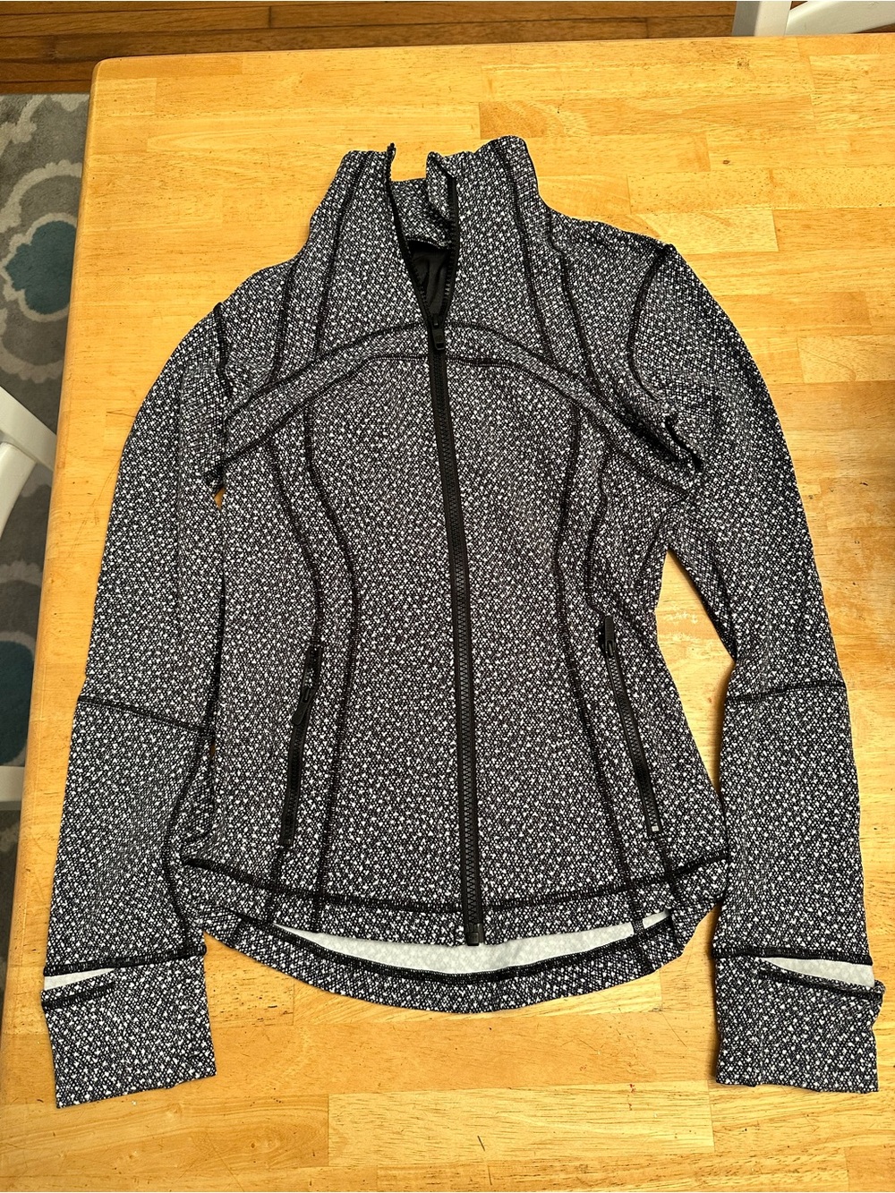 Lululemon define jacket size 6